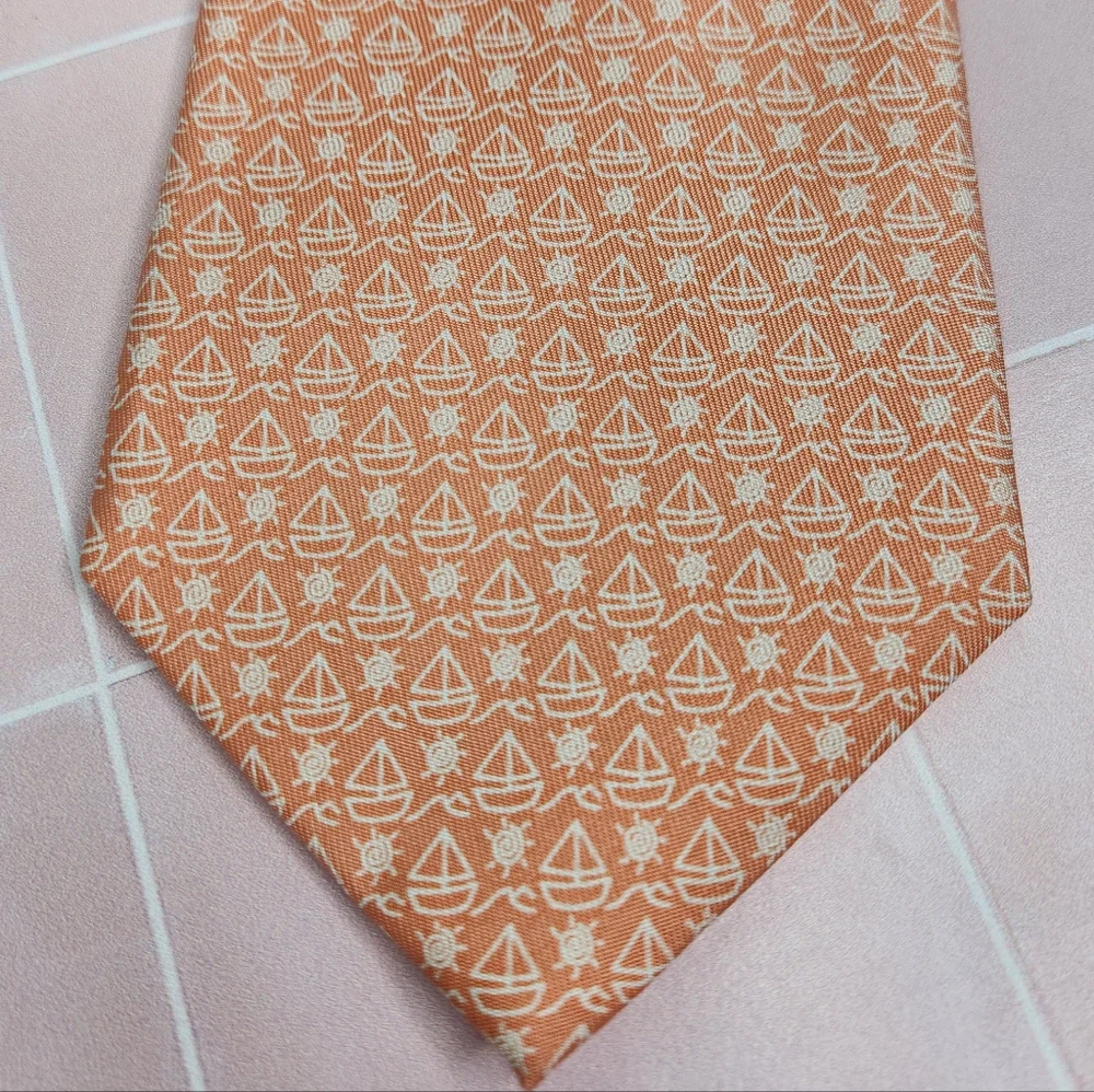 Vineyard Vines Sailboat and Sun Tie